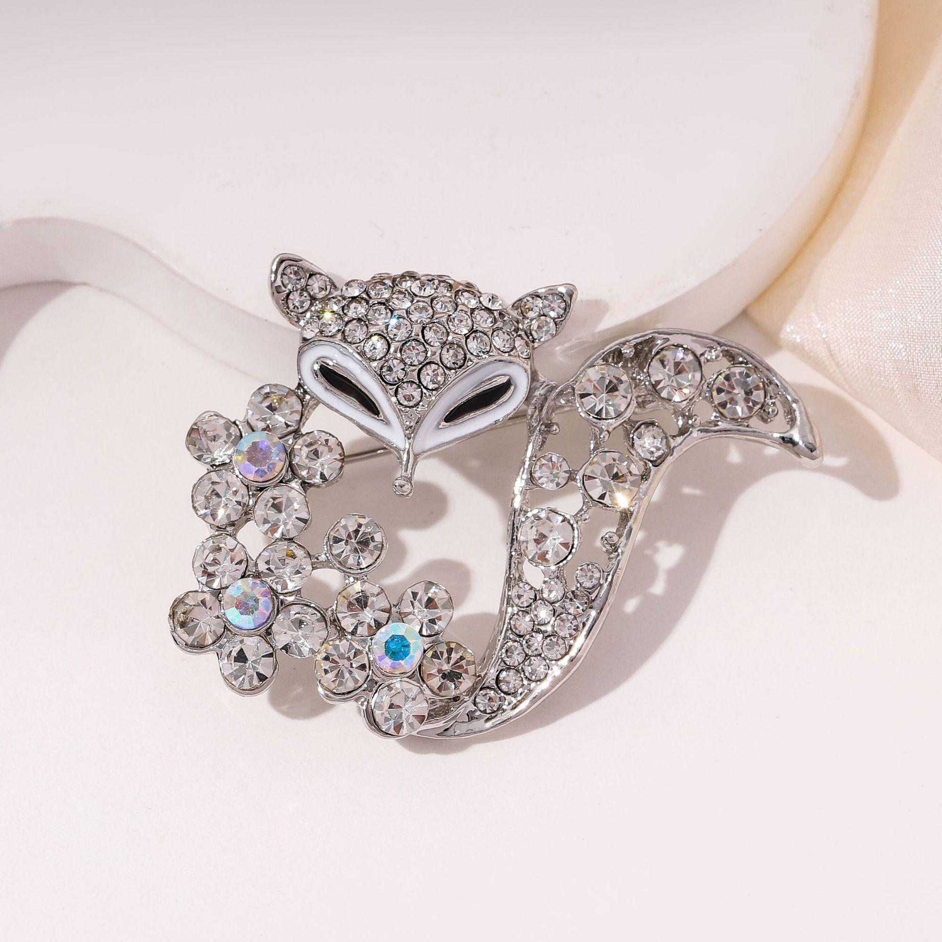 Elegant Little Fox Rhinestone Brooch – Stylish Alloy Pin for Clothing Accessories белый