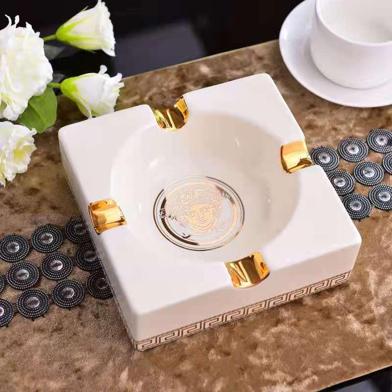 Creative European Ceramic Cigar Ashtray for Home or Office