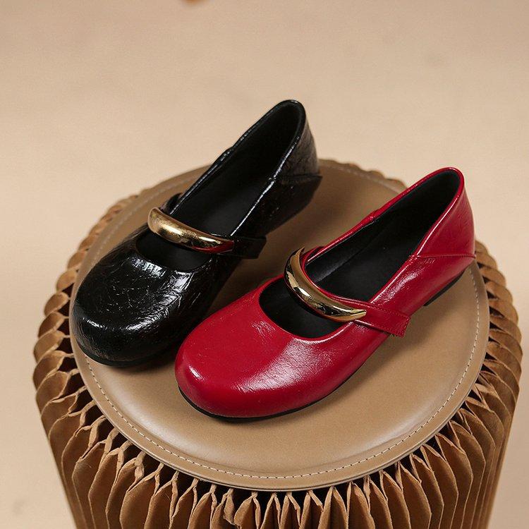 Niche literary style soft leather metal flat Mary Jane shoes women's 2025 European station round head retro temperament single shoe trend