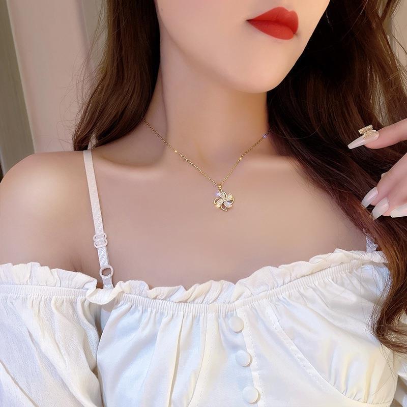 Women's Versatile Rotatable Windmill Pendant Luxury Clavicle Necklace Choker