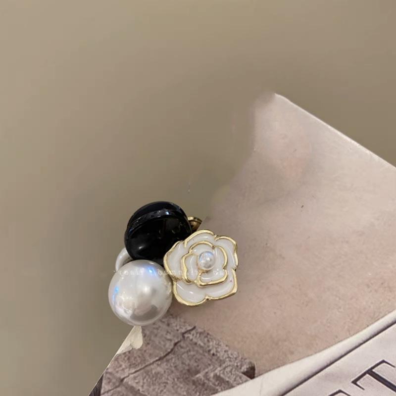 Wind Liu Yifei Style Camellia Princess Pearl Hair Claw Clip