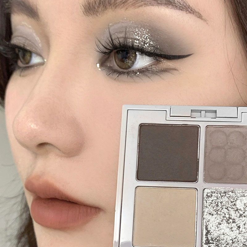 4-color Eyeshadow Palette Pearlescent Matte Eyeshadow Long Lasting Burst Flash Eyeshadow To Create A Smoky Makeup Look