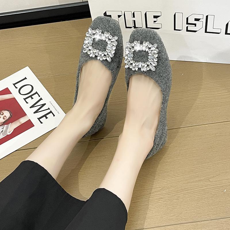 

2025 scoop soft-soled spring and autumn shoes square head black temperament French shallow mouth single shoes women s flat beanie shoes new 35 серый