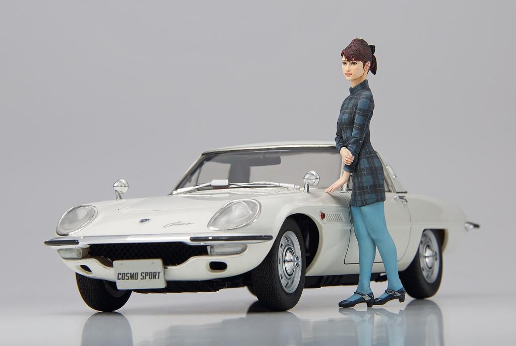 Hasegawa Mazda Cosmo Sports L10B Figure Plastic Model SP368 1/24 w/Girls