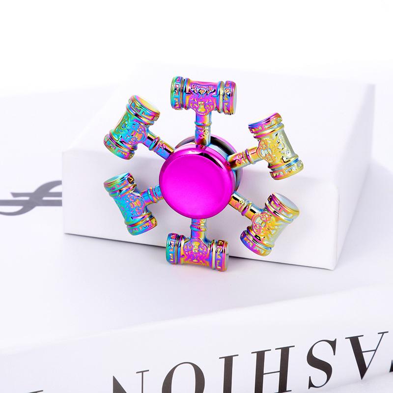 Metallischer Fidget Spinner mit landschaftlichem Motiv: Beliebtes Promi-Straßenmarkt-Dekompressionsspielzeug