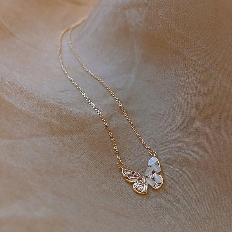 

Gold Double Butterfly Micro-Inlaid Pendant Necklace Women 2025 New Popular Choker Jewelry High-Grade Light Luxury Niche Golden Asymmetrical Butterfly Necklace