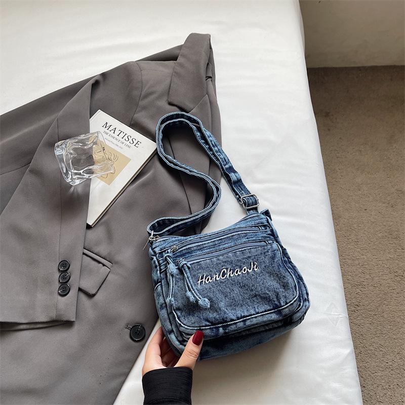 

Retro Minimalist Multi-Pocket Embroidered Denim Crossbody Bag (2025) темно-синий
