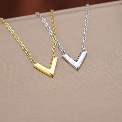 Bijoux: Chaîne clavicule en acier titane Acier inoxydable Simple V Collier Pendentif pour femme