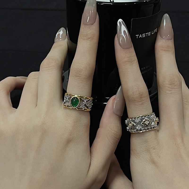 Same Carved Gold Classical Bratisch Retro Court Open Ring Two-Tone Emerald Ring