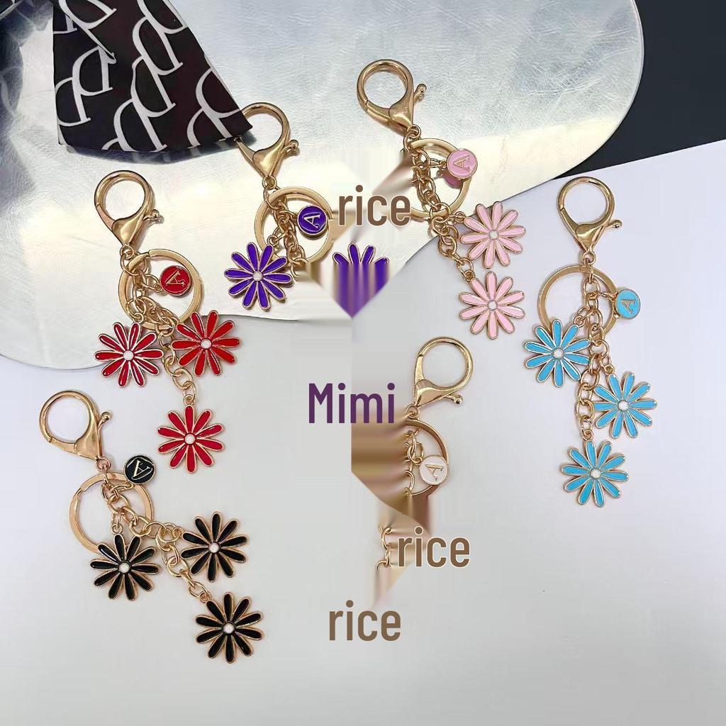 Gradient Flower Letter Keychain for Bags and Car Keys