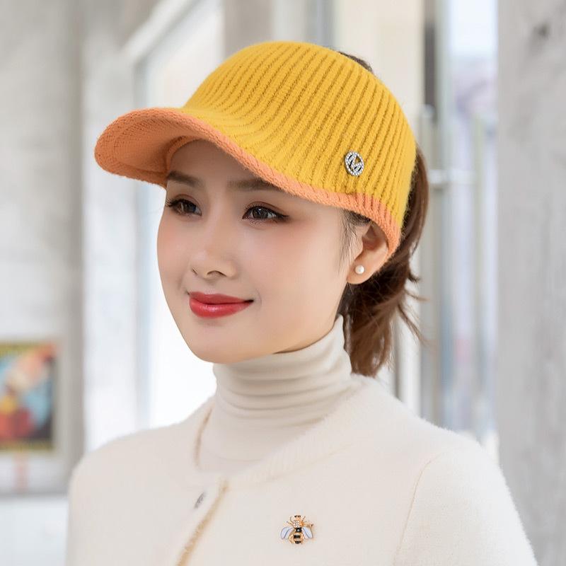 Autumn Winter Korean Style Women's Knit Duckbill Hat with Face-Slimming Feature, Ponytail Tie, and Warm, Versatile Wool Design.