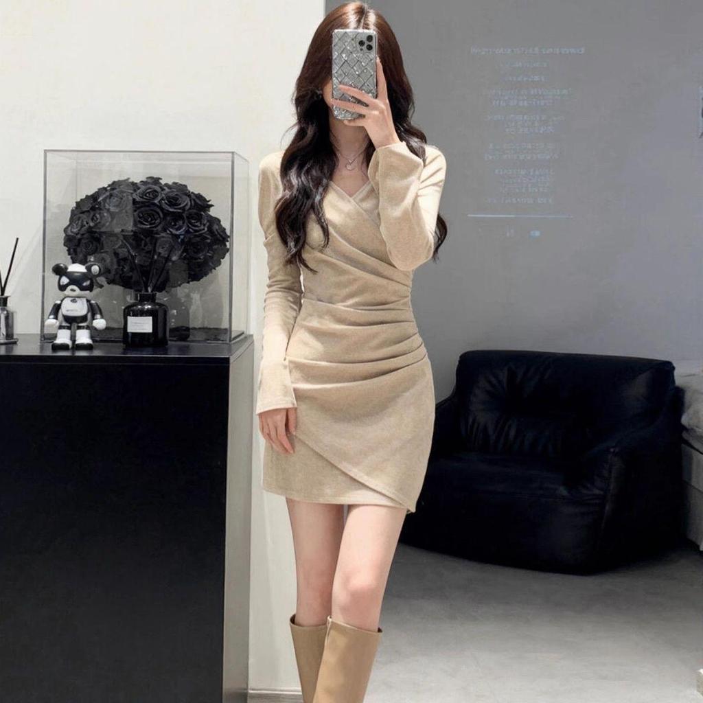 Petite High-End V-Neck Bell Sleeve Bodycon Dress with Cinched Waist Short Skirt