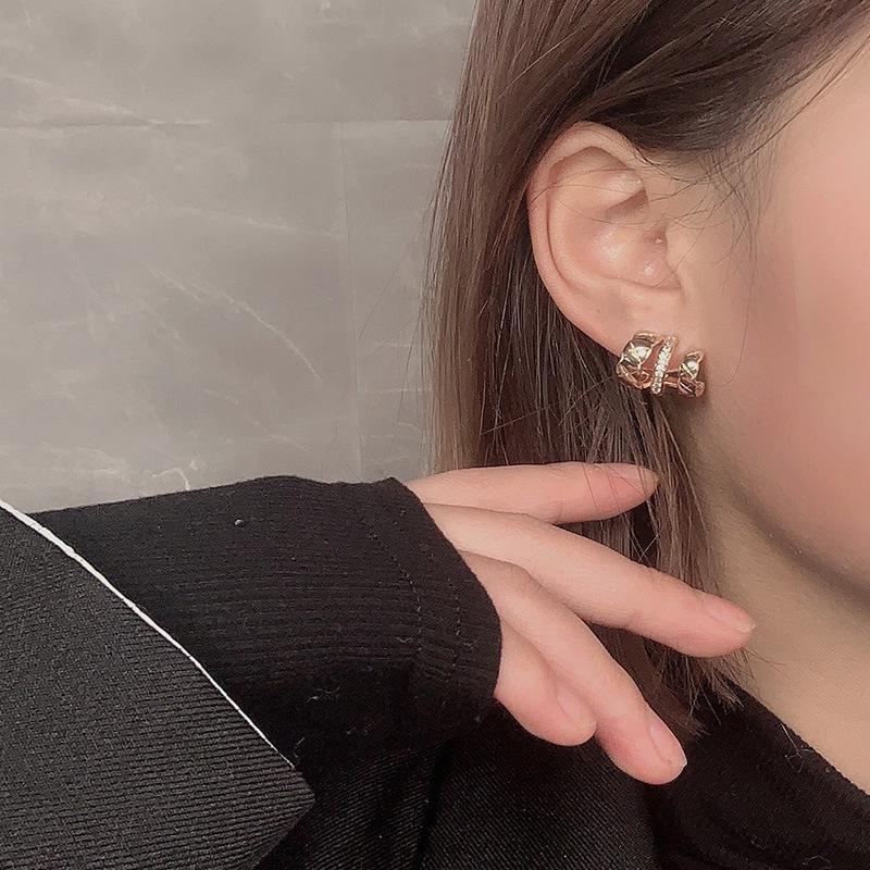 Korean Geometric Ear Cuff Earrings - Retro Elegant Wave Design