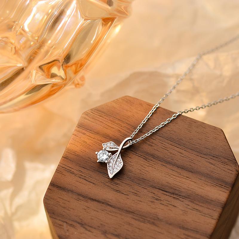 

Ожерелье из листового циркония, легкая роскошь, небольшая цепочка на ключицу, дарит девушке новый универсальный стиль моды