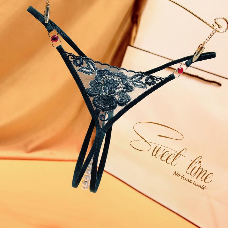 Black Temptation Diamond Thong Women's Perspective Embroidery Playable Beaded Crotch Free Sexy Panties 2270