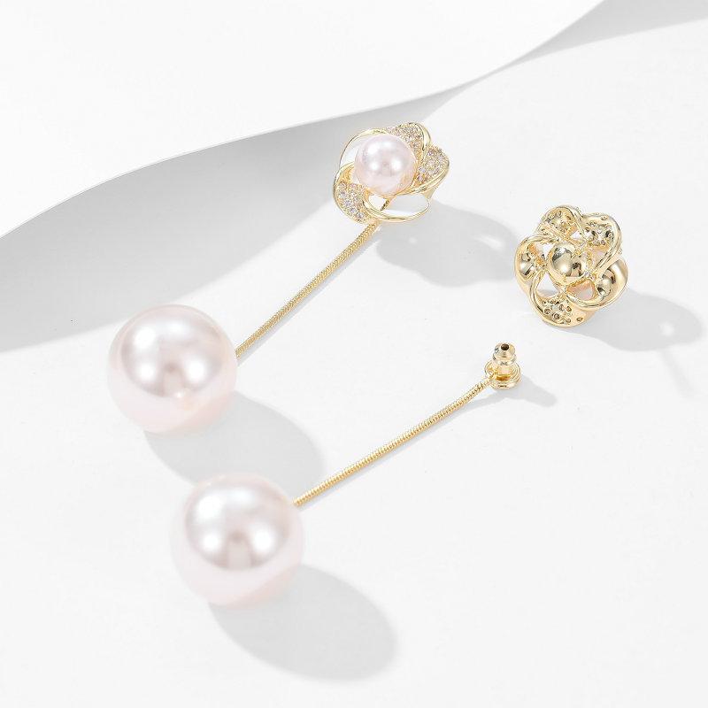 New Elegant and Elegant Women's Light Luxury Earrings with Tidal Zircon Inlaid Flowers One Pair of Simulated Pearl Earrings