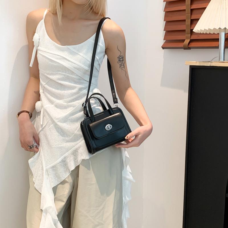 

Hand Carry Small Square Bag Women s New Fashion Versatile Women s Messenger Bag Small Square Bag