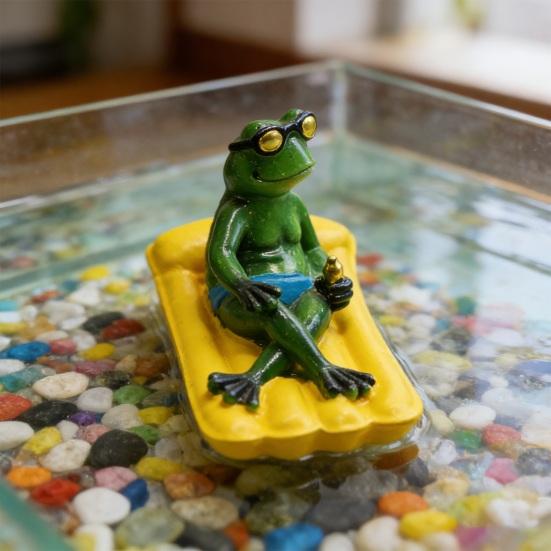 Floating Resin Frog Figurine Funny Frog on A Pool Float Statue for Outdoor Garden