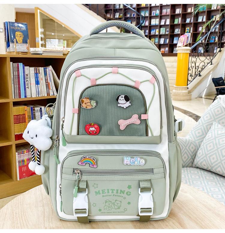 The new schoolbag is cute, small and fresh. The high-value schoolbag for high school students contrasts colors. The multi-compartment backpack