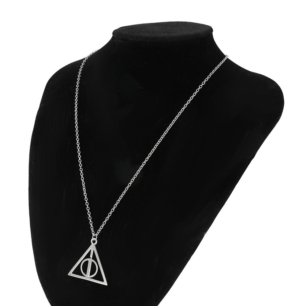 Anime Europeo e Americano Colore Argento Pendente Triangolo Girevole Doni della Morte Personaggio Film Gioiello di Moda Collana