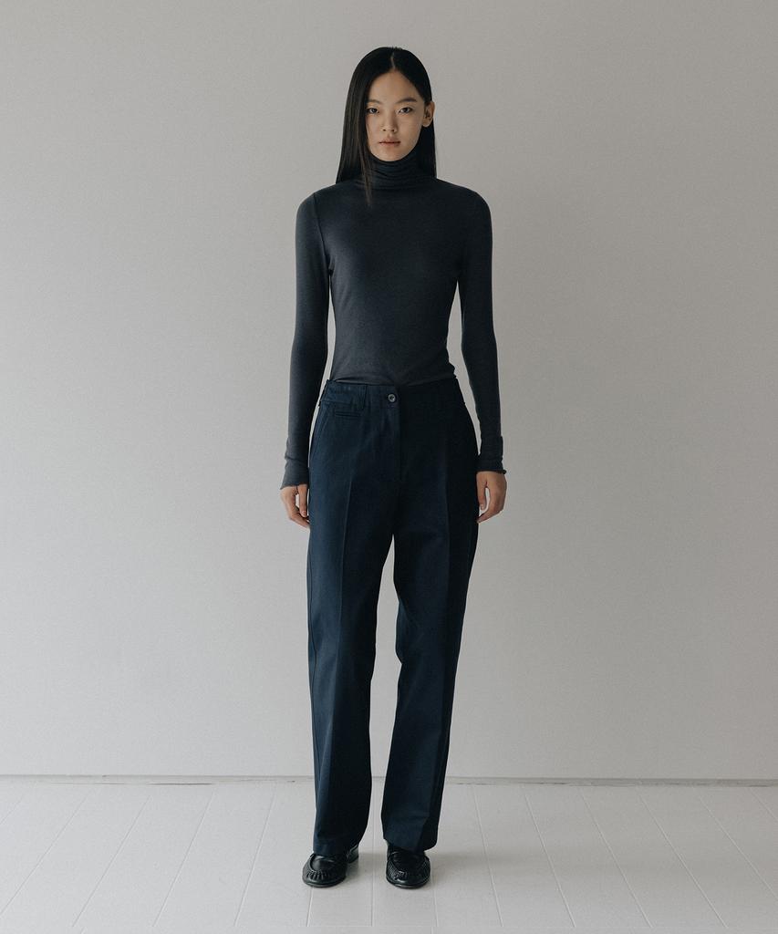 Beullaengkeulumumeon Letters Roll Neck_Charcoal Navy
