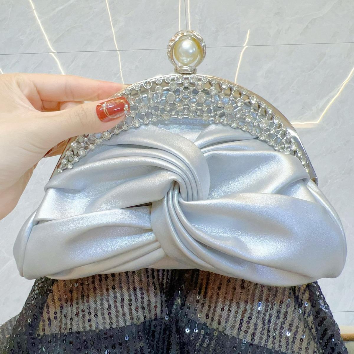 

Клатч через плечо со стразами – элегантная женская вечерняя, свадебная и нарядная сумка серебряный