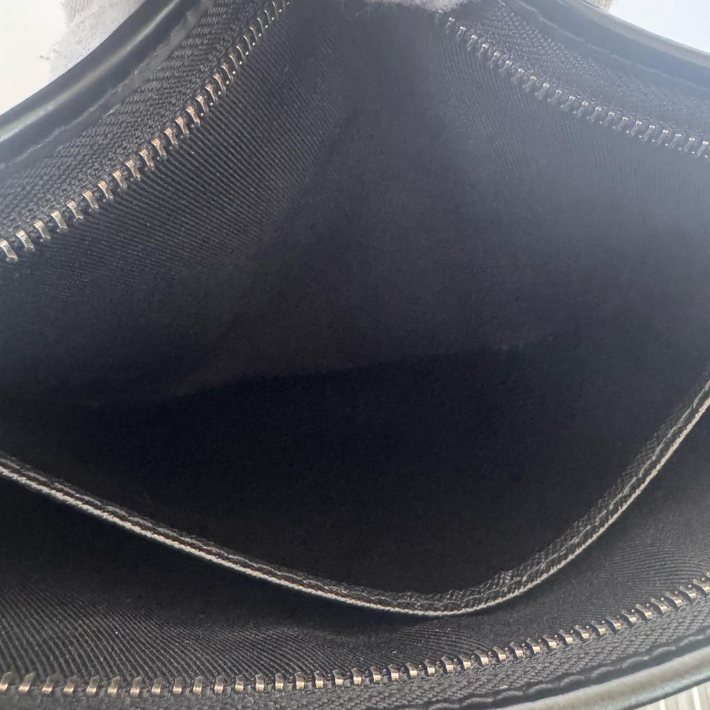 [Pre-Owned] Louis Vuitton Pochette Voyage MM 'Black Monogram Eclipse Canvas' - Very Good #1DX6VJ6