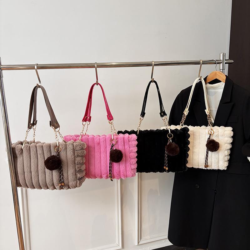 2025 Autumn Plush Single Shoulder Handbag: Women's Casual Large-Capacity Underarm Bag