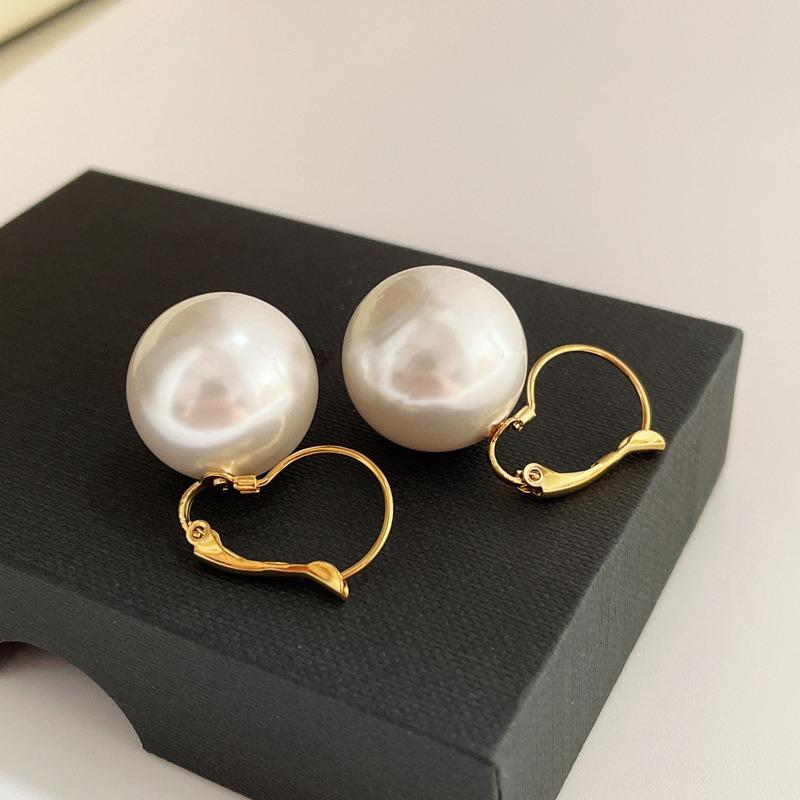 14K real gold electroplated round resin pearl ear buckle simple retro versatile earrings niche high-end earrings women