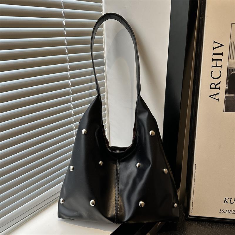 New Trend Fashion Handbag Women's Tote Bag Trend Rivet Commuter Personality Casual Shoulder Underarm Bag