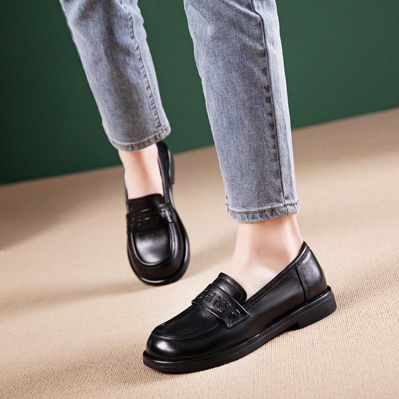 First Layer Cowhide Loafers Women's Spring and Autumn New Soft Sole Soft Surface Beige Basic Commuter Work Small Leather Shoes Women