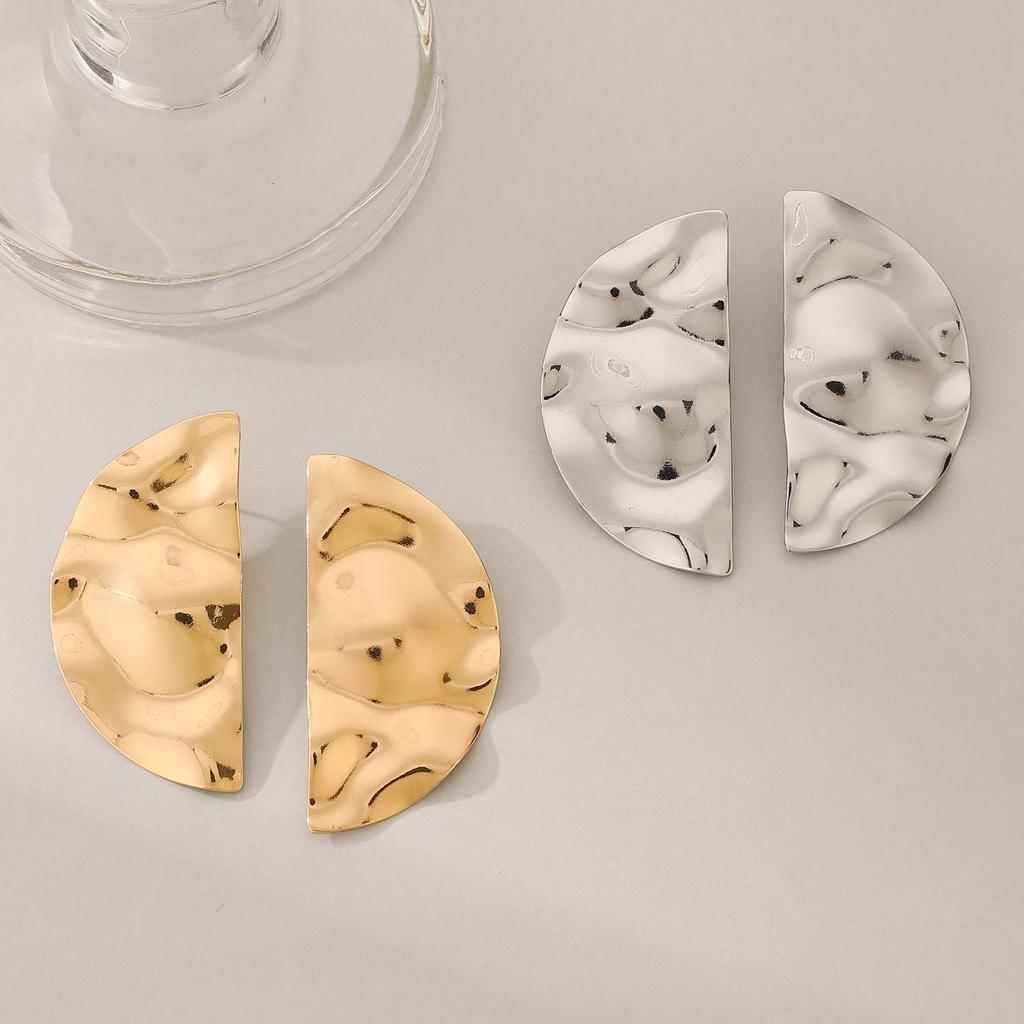 European & American Cold Style Metal Stud Earrings: Retro, High-End, Smooth Design with Personality Ear Cuffs