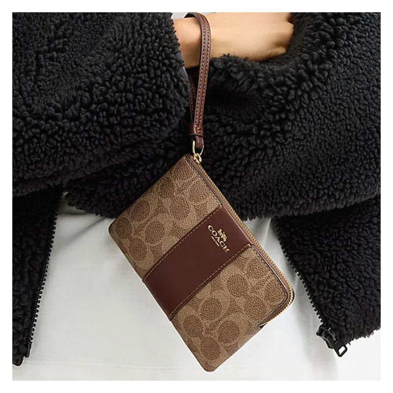Coach Corner Zip 16 Logo Zipper Closure Faux Leather and Cowhide Split Leather Wrist Bag Clutch Small Women's Tan and Brown
