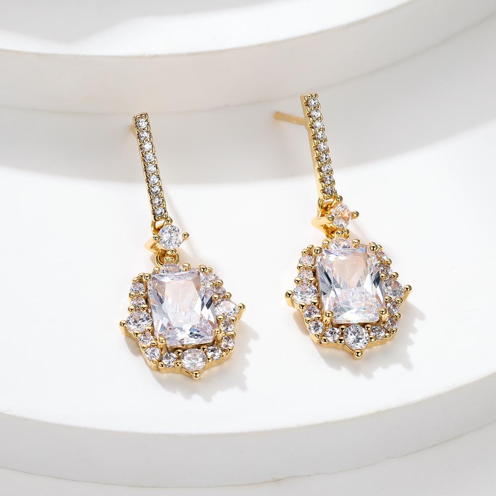 New Hot Selling Products with European and American Temperament Simple and Atmospheric Full Diamond Womens Pendant Earrings and Ear Buckles