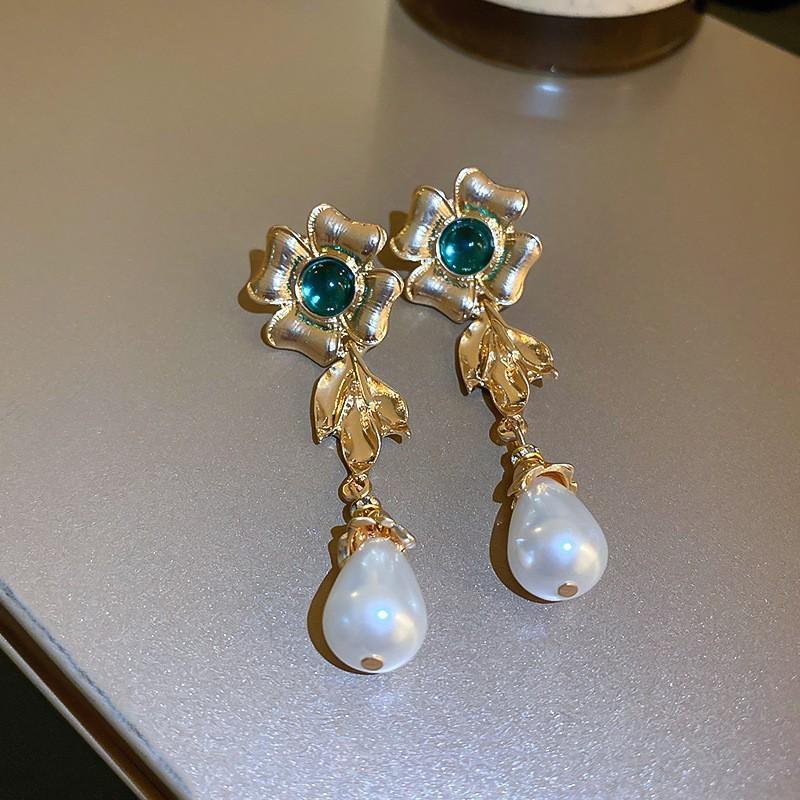 Medieval Vintage Silver Needle Earrings, Temperament Light Luxury Court Style Pearl Earrings Versatile High-end Retro Earrings