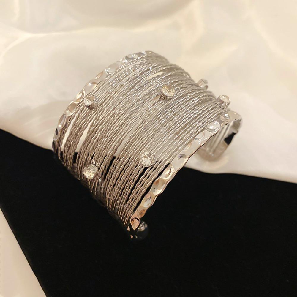 European and American Simple Bracelets, Arm Rings, Niche Cold Wind Temperament Bracelets, High-end Sense and Versatile Jewelry.