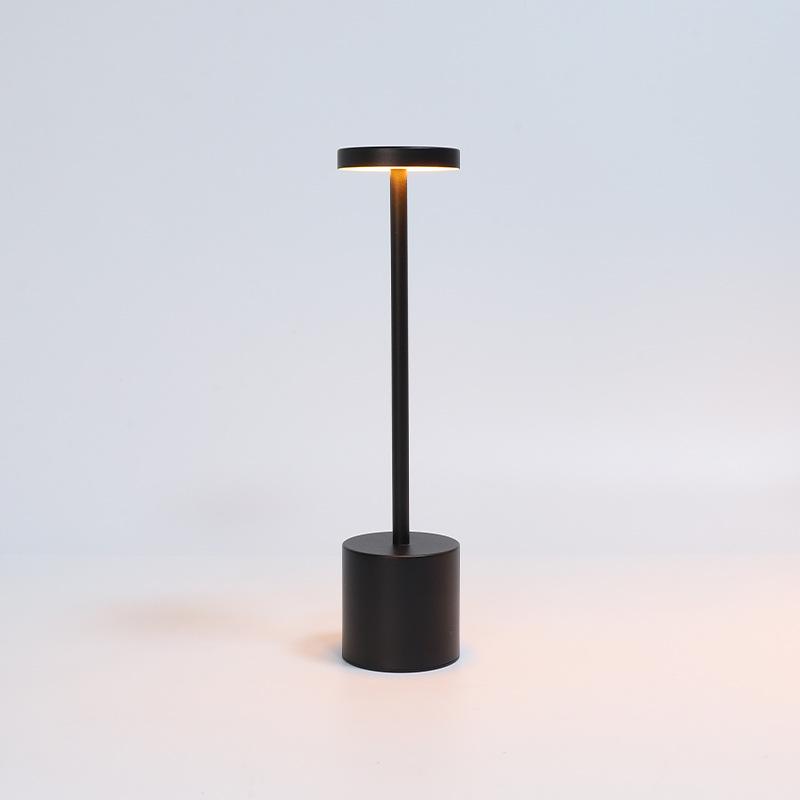 

Светодиодная настольная лампа Touch Bar с возможностью подзарядки от International LED — идеально подходит для ресторанов и баров чёрный