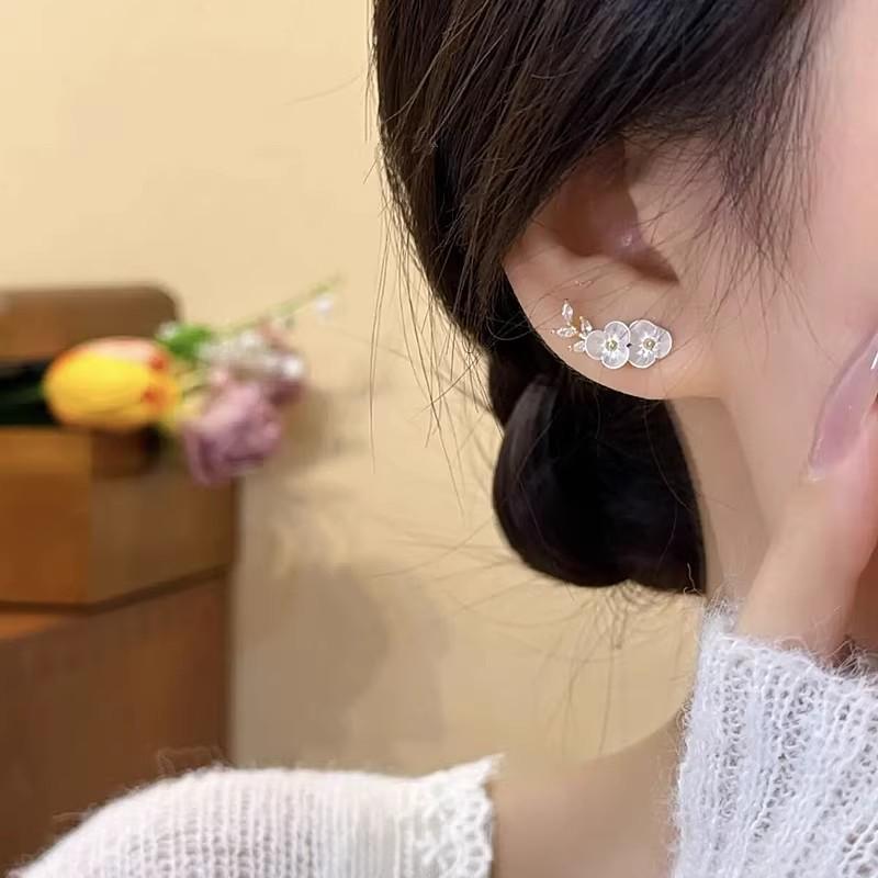 925 Silver Needle New Chinese Plum Blossom Branch Leaf Stud Earrings Ear Row Design Versatile Earrings