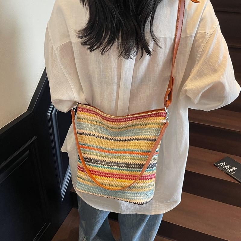 New Shoulder Bag, Armpit Bag, Fashionable Portable Messenger Bag.
