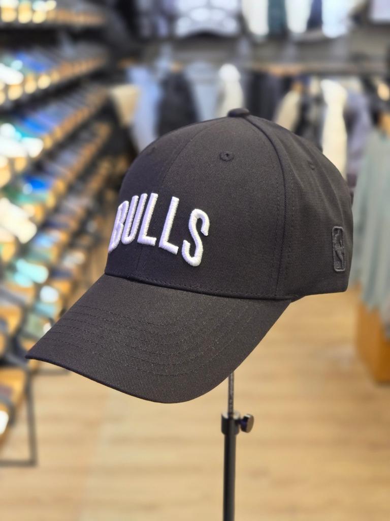 NBA Unisex Chicago Bulls Team Arched Embroidered Hardball Cap N255AP450P (19)