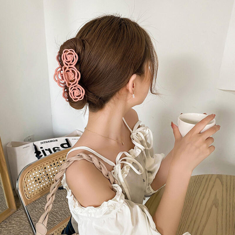

Leoro Rose Shaped Color Hair Clip Light gray