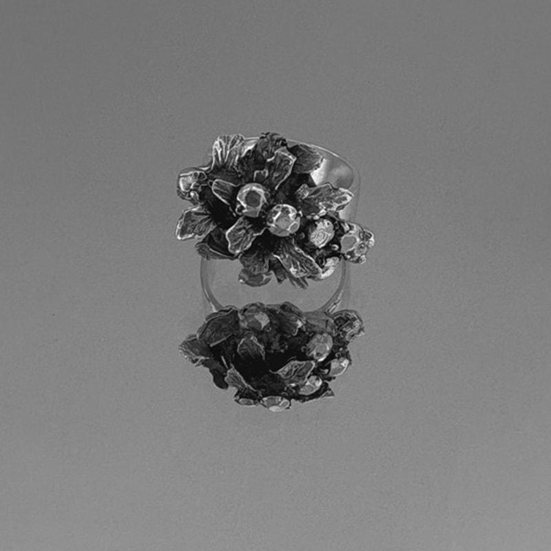 HYERIKIM JEWELLERY The winter garden photography ring (silver)