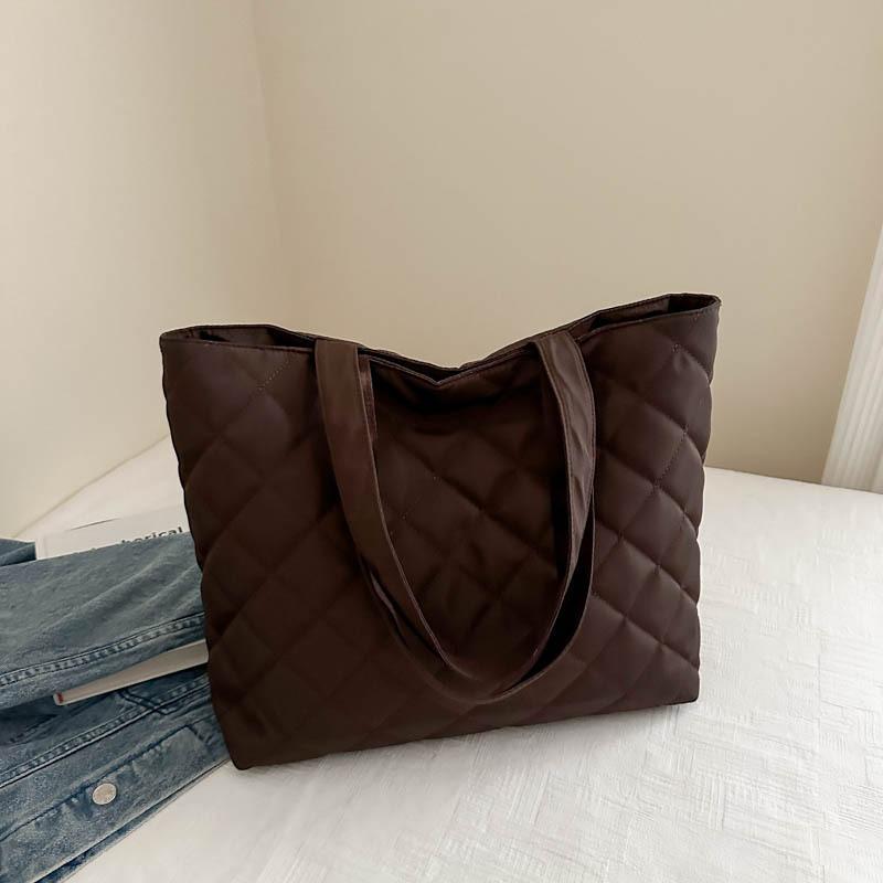 2025 New Diamond Retro Niche Design Underarm Bag Large Capacity Commuting Fashion Portable Shoulder Tote Bag