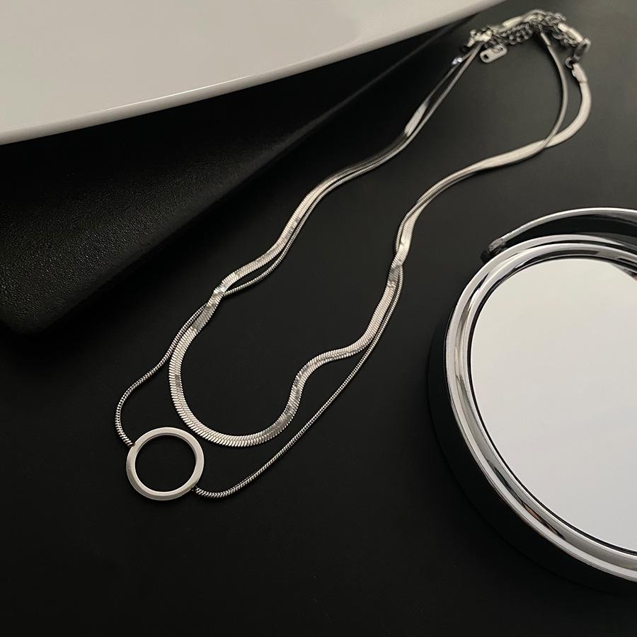 

Yu Xi Роскошное титановое колье-подвеска - Женский универсальный чокер на ключицу O-образной формы с нишевым дизайном.