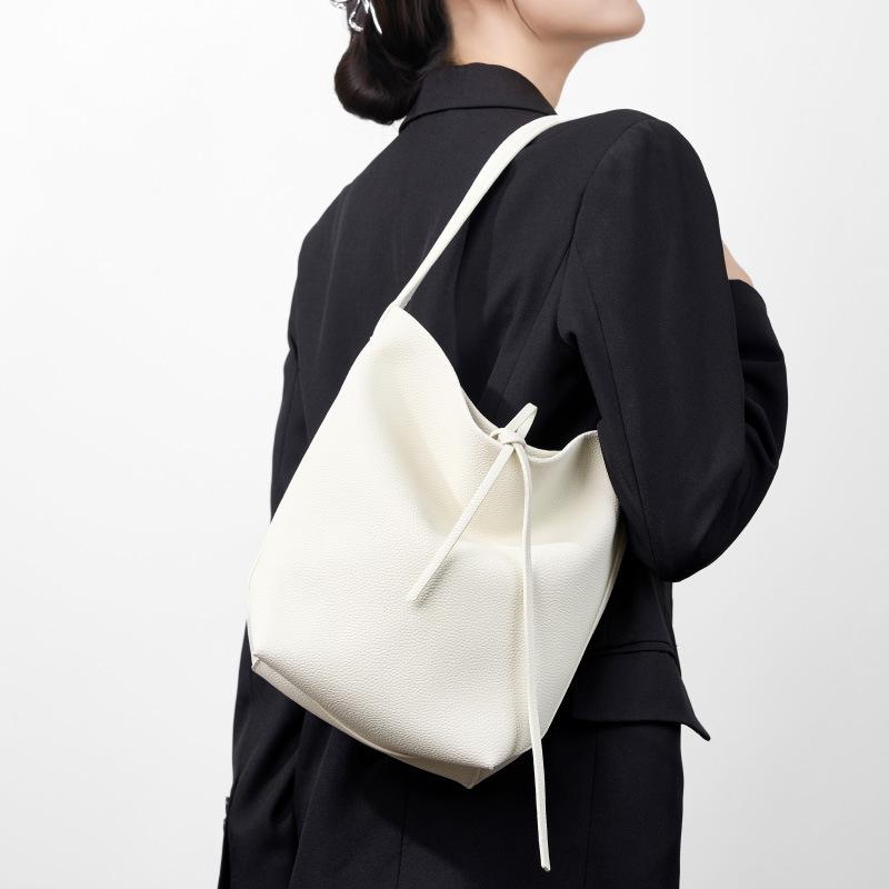 A Large-capacity Single-shoulder Bag for Girls with A High-end Feel and A Hand-held Genuine Leather Bucket Bag