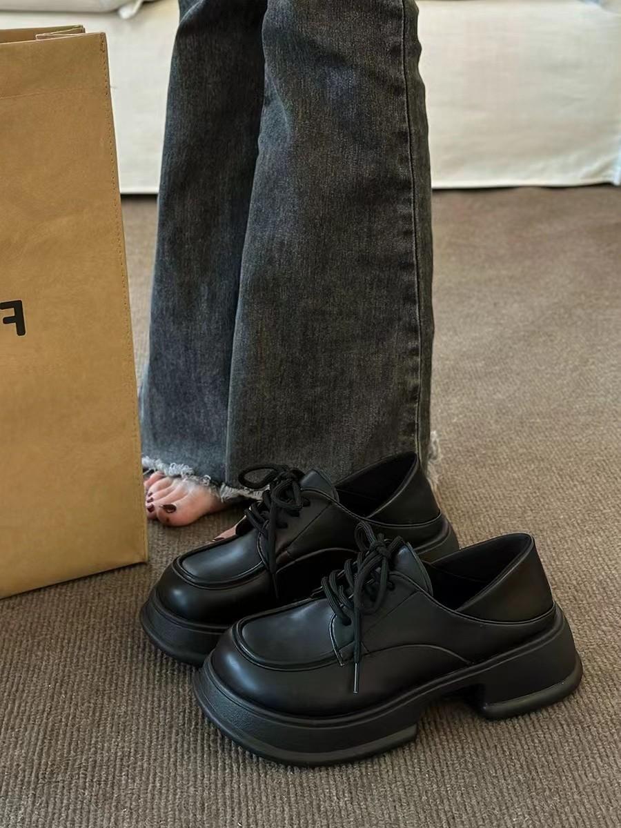 

Small leather shoes women s 2025 spring new versatile round head muffin thick-soled black Japanese British style heightening single shoes 35