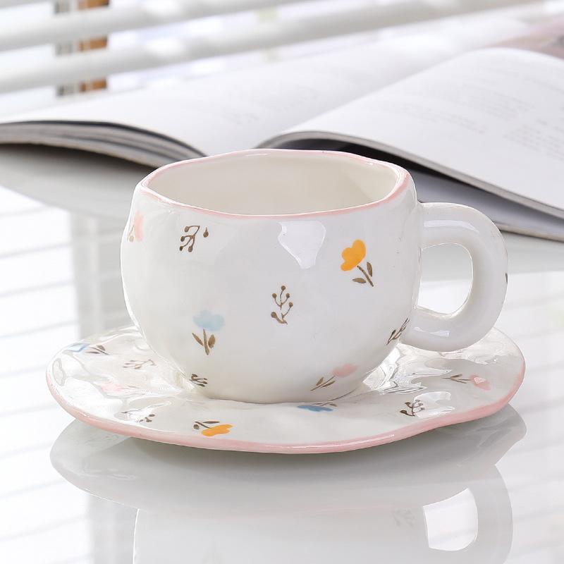 Small floral creative ceramic coffee cup and saucer, hand-squeezed, hand-painted irregular high-value breakfast cup