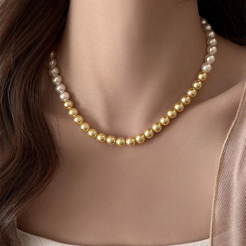 

Shi Family Simple Color Block Pearl Necklace - French Retro Beaded Clavicle Chain Jewelry for Women