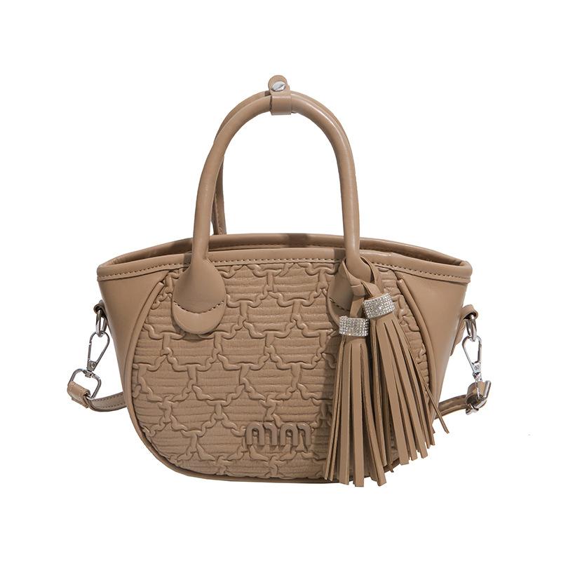 

Niche simple solid color handbag spring new fashion about posture shoulder bag personalized trendy messenger bag світлого кольору хакі