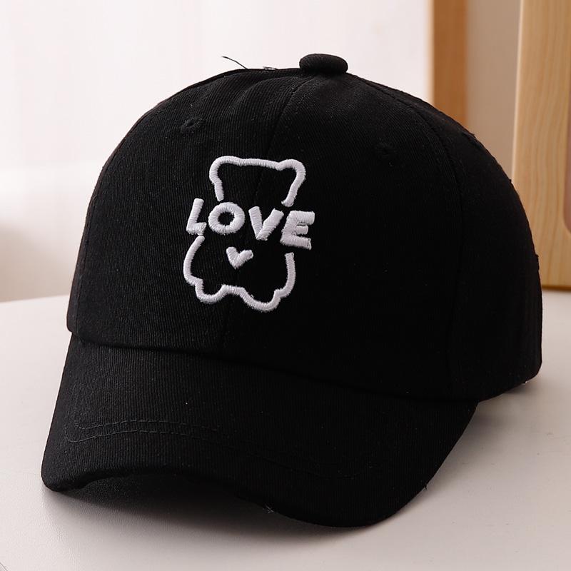 Einfache und süße Baseballkappe in Teddybär-Form mit Hohlprofil und gesticktem LOVE für Kinder, geeignet für tägliche Ausflüge.